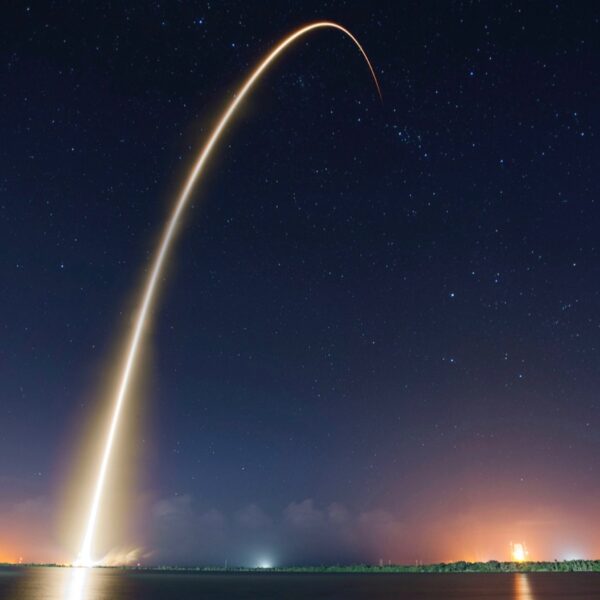 Qu&rsquo;est-ce qu&rsquo;un système satellitaire LEO et peut-il aider à construire un Internet plus grand ? Thumbnail